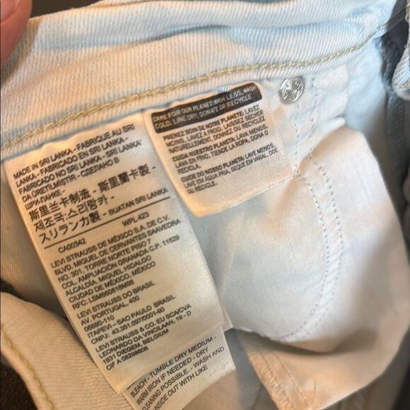 Levi's Light Denim Jean Shorts High-Waisted Cut Off size 28 - Picture 3 of 7